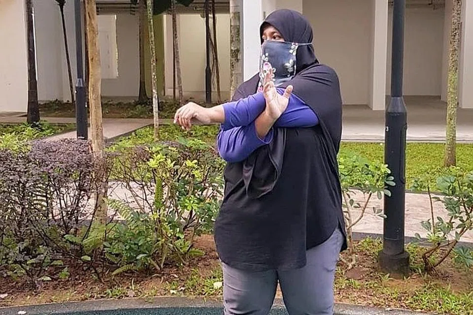 JAGA BADAN 'BERJEMAAH': Di samping menjaga pemakanan dan bersenam dalam usahanya terus mengurangkan berat badan, Cik Mastura Aidel Abu Bakar kini membantu orang lain dengan menyediakan program hidangan terancang. - Foto ihsan MASTURA AIDEL ABU BAKAR