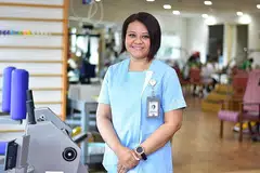 JIWA UNTUK WARGA EMAS: Seorang yang sering mempertingkat diri, Cik Zuraidah kini merupakan Klinisian Jururawat Kanan (Jururawat Amalan Lanjut) di Hospital Masyarakat Ren Ci. - Foto HOSPITAL REN CI