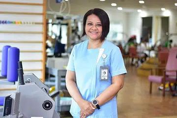 JIWA UNTUK WARGA EMAS: Seorang yang sering mempertingkat diri, Cik Zuraidah kini merupakan Klinisian Jururawat Kanan (Jururawat Amalan Lanjut) di Hospital Masyarakat Ren Ci. - Foto HOSPITAL REN CI