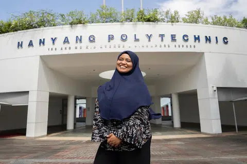 Cik Zarina Abdul Rahman, yang bekerja sebagai pentadbir pejabat sepenuh masa dengan agensi pengambilan sejagat, Randstad Sourceright, bergelut dengan perbelanjaan tambahan setiap bulan untuk pengangkutan dan perbelanjaan lain bagi menghadiri kursus sambilannya.