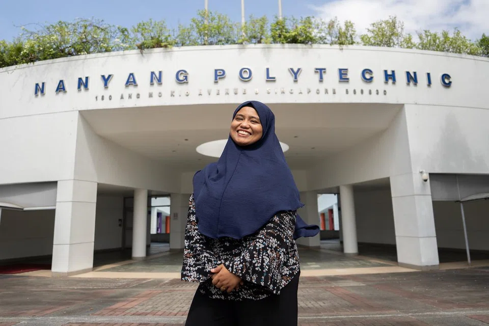 Cik Zarina Abdul Rahman, yang bekerja sebagai pentadbir pejabat sepenuh masa dengan agensi pengambilan sejagat, Randstad Sourceright, bergelut dengan perbelanjaan tambahan setiap bulan untuk pengangkutan dan perbelanjaan lain bagi menghadiri kursus sambilannya.