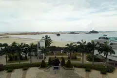 TERKANDAS: Sebuah feri Indonesia terkandas dekat Pulau Tekong pada 9 Julai 2018.