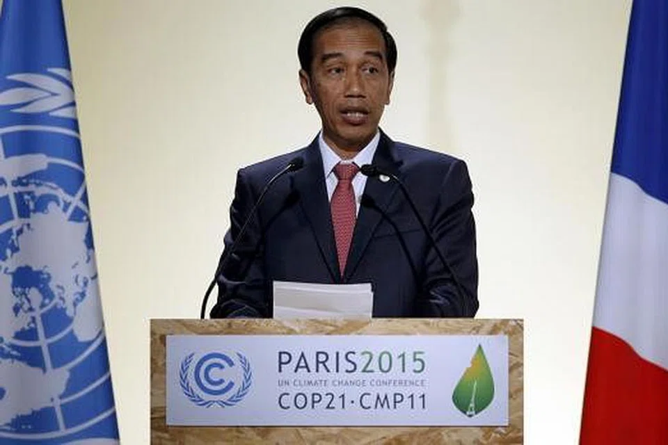 Encik Joko Widodo berucap semasa sesi pembukaan Persidangan Perubahan Iklim Dunia di Paris pada 30 November. Gambar REUTERS 