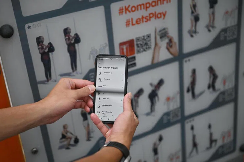 Kod QR yang terdapat di sudut kecergasan tersebut boleh diimbas untuk mempelajari teknik senaman yang betul.