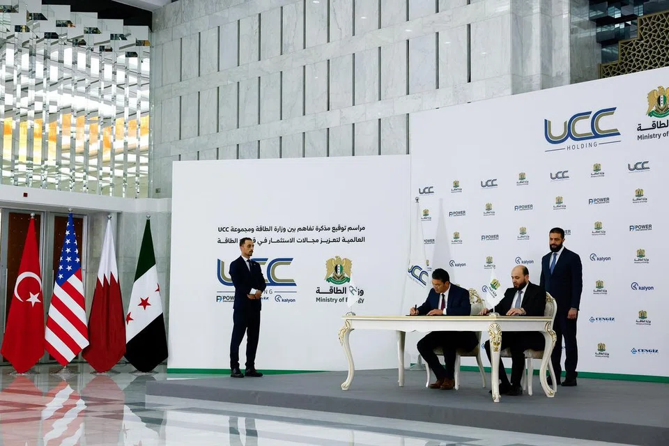 Presiden Sementara Syria, Encik Ahmed al-Sharaa, menghadiri majlis menandatangani Memorandum Persefahaman (MOU) antara Kementerian Tenaga dan UCC Holding Qatar, untuk menggalak pelaburan dalam sektor tenaga, di Damsyik, Syria, pada 29 Mei 2025.