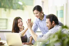 Bertukar kerja dengan tujuan mendapatkan lebih pengalaman, mengasah kemahiran serta merebut peluang dalam sektor yang sedang berkembang sebenarnya adalah baik bagi golongan pekerja yang baru memasuki alam pekerjaan.