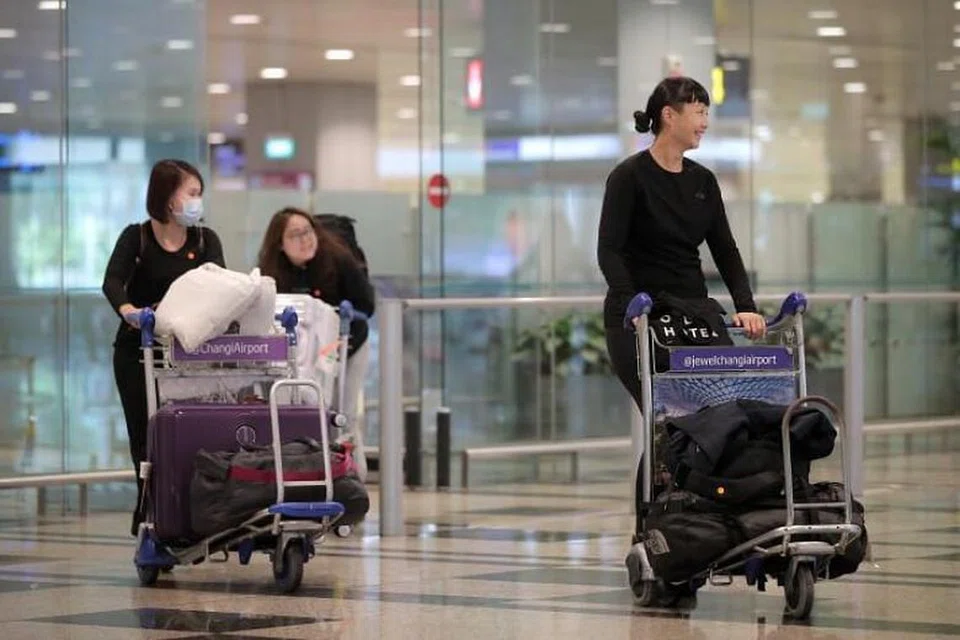 LINDUNGI MURID: Murid prasekolah dan sekolah rendah harus jalani Cuti Ketidakhadiran selama 14 hari sekiranya mereka tinggal serumah dengan seorang yang telah pulang ke Singapura dari negara lain. Foto: GAVIN FOO 