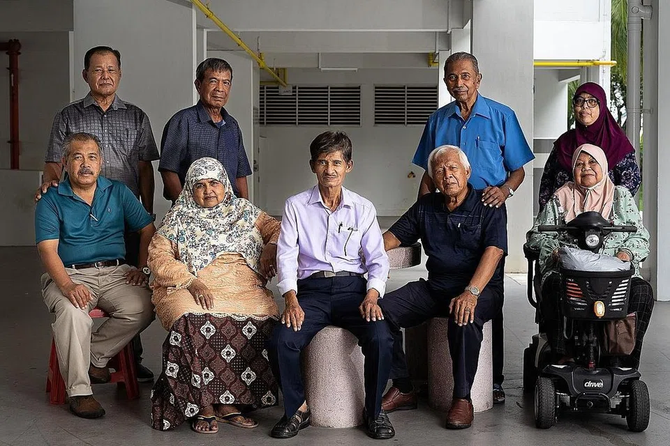 Persatuan Kebajikan Warga Perpaduan Singapura. Anggota jawatankuasa eksekutif Persatuan Kebajikan Warga Perpaduan Singapura.