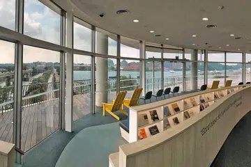 Nikmati pemandangan Sentosa di perpustakaan baru