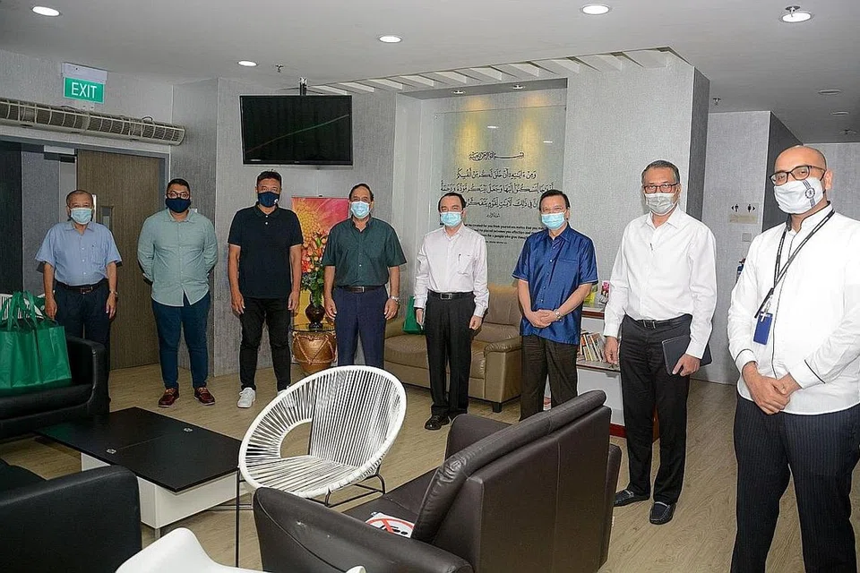 JALIN KERJASAMA: Pihak DPPMS telah bertemu dan berbincang dengan Jamiyah Singapura mengenai bidang kerjasama di samping membuat lawatan ke ibu pejabat Jamiyah. - Foto JAMIYAH