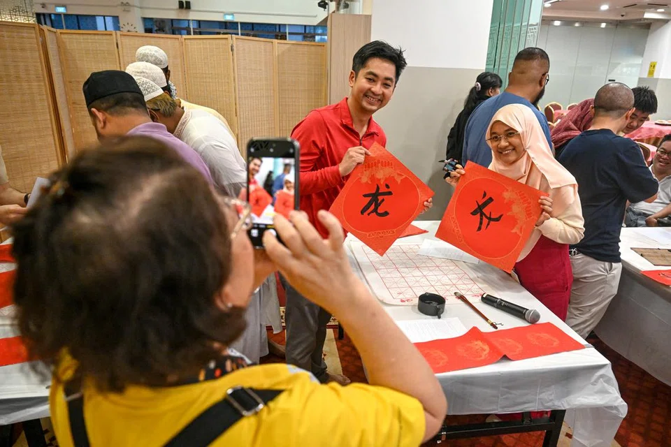 Acara sambutan di Masjid Al-Falah memberi peluang penganut berlainan agama memahami satu sama lain dengan lebih mendalam.