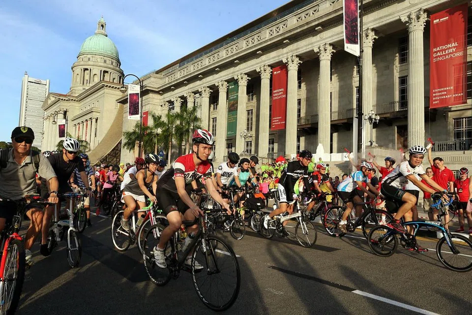 Penunggang basikal menikmati acara Ahad Bebas Kereta pada 26 Jun 2016.