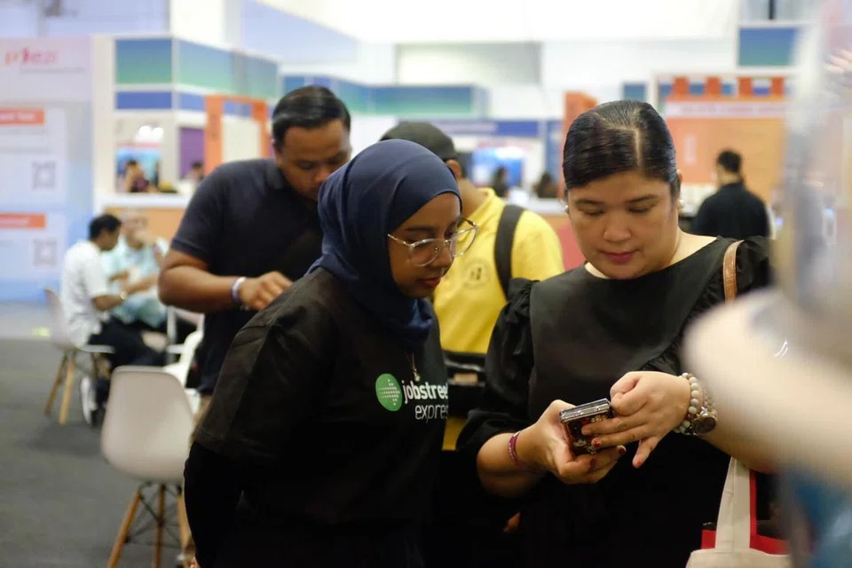 Jobstreet Express dengan kerjasama Institut Pekerjaan dan Daya Kerja (e2i) Kongres Kesatuan Sekerja Kebangsaan (NTUC) telah melancarkan program yang memberi kesan seperti Portal Kerja Heartland, oleh Jobstreet Express dan Pameran Kemahiran & Kerjaya e2i @ Sembawang.