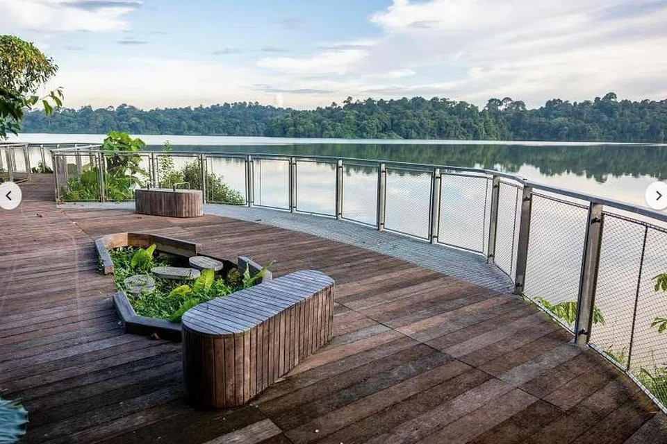 Laluan pejalan kaki sepanjang 3.3 kilometer Mandai boleh diakses secara percuma, dibina sepanjang pinggir Kolam Air Upper Seletar dan menyusuri pinggiran River Wonders dan Singapore Zoo.
