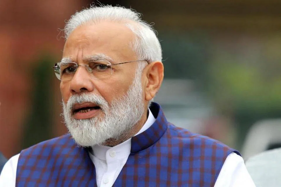 Dalam foto yang diambil pada 18 November, Perdana Menteri India Encik Narendra Modi bercakap kepada media dalam premis Parlimen di New Delhi. - Foto Reuters