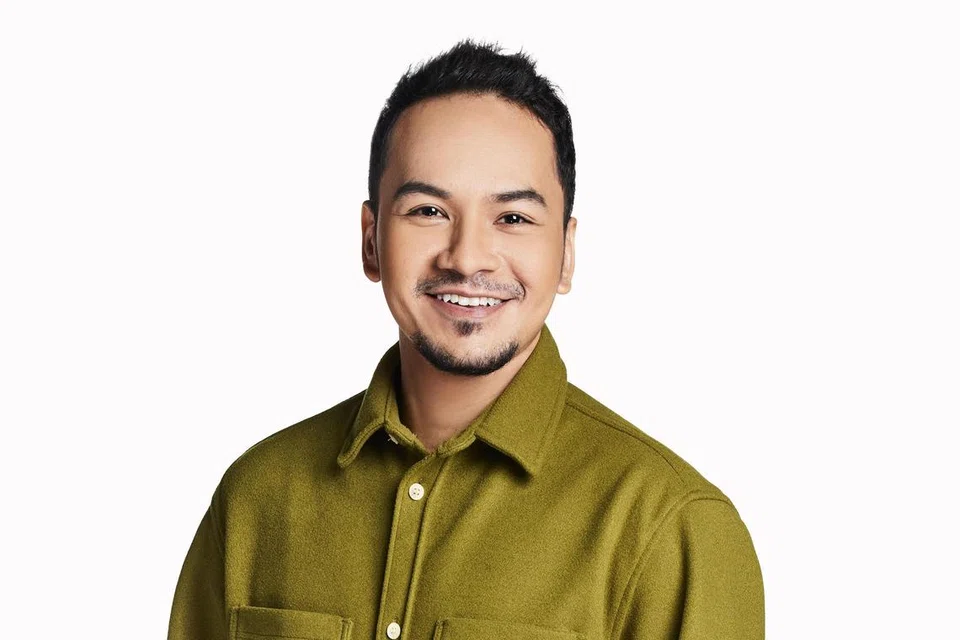 BERDEBAR-DEBAR: Norman Ishak bukan sahaja teruja menantikan keputusan Pesta Perdana dengan tiga pencalonan bahkan berasa debarannya apabila kembali bergabung dengan ‘kakaknya’ dalam ‘Sayang Semuanya’, Sharon Ismail, yang kini bergelar kekasih dalam drama Inggeris, ‘128 Circle’.