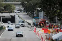 Kerja penerowongan tersebut menyebabkan sebahagian Farrer Road runtuh dan mengakibatkan pembentukan lubang benam di susur keluar dari Holland Road ke Farrer Road pada 15 November 2022.
