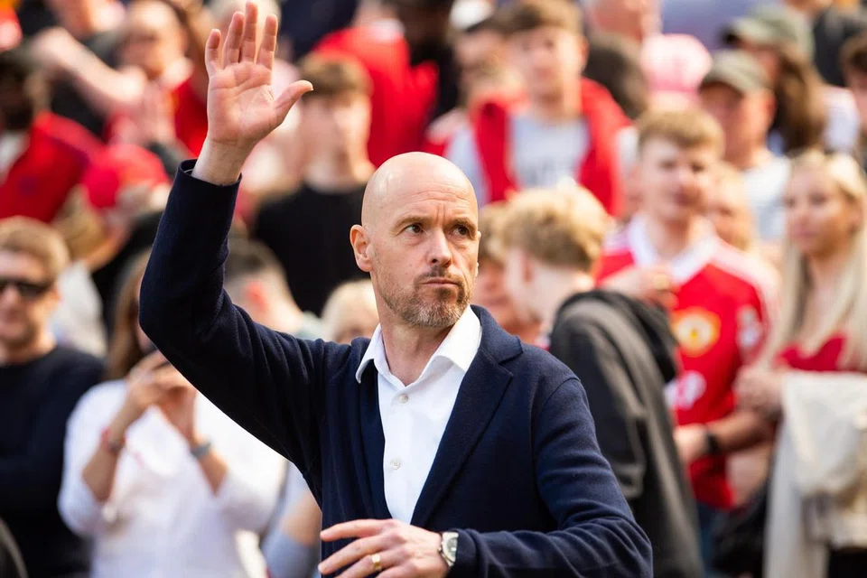 HATI-HATI: Erik ten Hag memberikan contoh nasib yang Chelsea hadapi selepas kelab itu diambil alih pemilik baru.