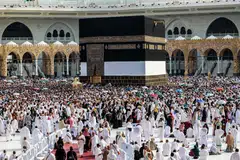 Menunaikan fardu haji di Makkah menjadi impian ramai umat Islam. Namun ia menuntut persiapan fizikal dan mental. Gambar dirakam pada 4 Jun 2024 ketika jemaah tiba untuk melaksanakan ibadah haji.