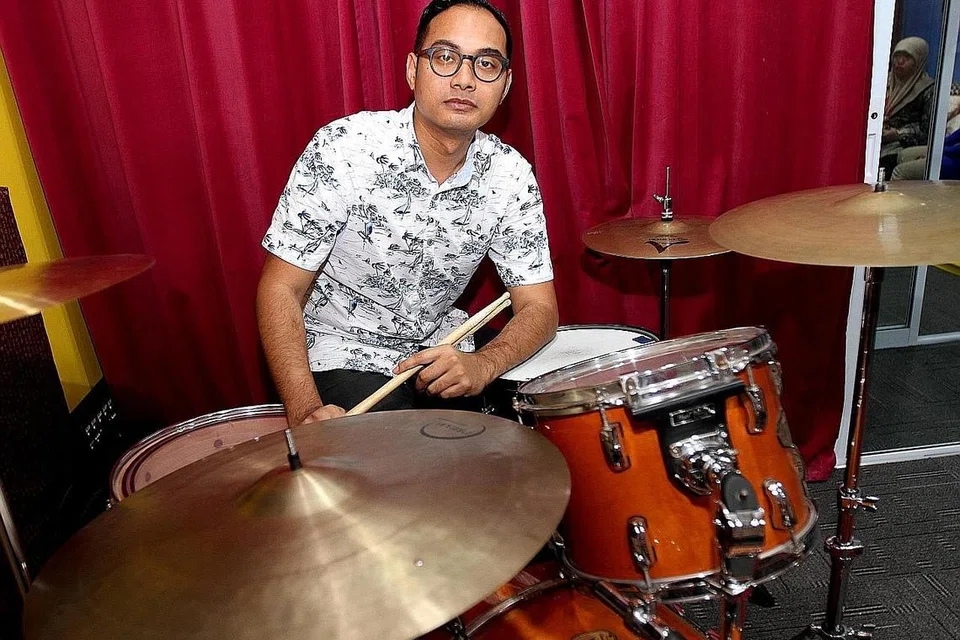 Pemain dram, Encik Mohamad Rafaee Mahmood (foto atas), pula melihat perkembangan positif dunia jaz di Singapura. - Foto-foto HARYANI ISMAIL/SHAHRIYA YAHAYA