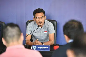 SEDANG DIRAWJAT DI HOSPITAL: Ketua jurulatih Singa Muda Nazri Nasir dimasukkan ke hospital pada Rabu bagi menjalani prosedur perubatan dan kemudian mengalami strok ringan. - Foto FAIL ST