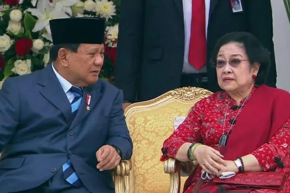 Presiden terpilih Indonesia, Encik Prabowo Subianto (kiri),  dijangka bertemu Pengerusi PDI-P, Cik Megawati Sukarnoputri, antara 12 dengan 15 Oktober. 