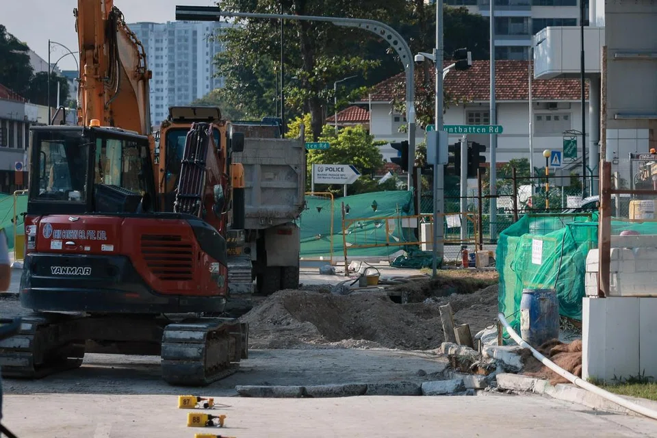 lubang benam, Tanjong Katong South Road, jalan ditutup
