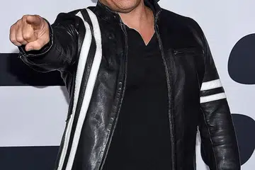 BERJIWA SENI: Meskipun pernah bekerja sebagai 'bouncer' di beberapa kelab malam, Vin Diesel memiliki jiwa seni dan perasaan yang halus. Hingga kini beliau masih terkenang teman akrabnya, mendiang pelakon Paul Walker. - Foto AFP