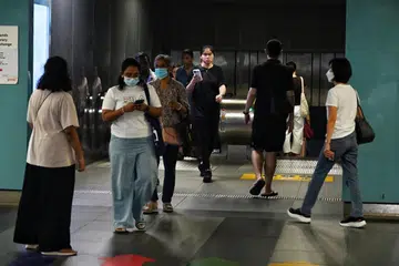 Disebabkan keadaan jerebu, lebih ramai menggunakan pelitup muka di tempat awam.