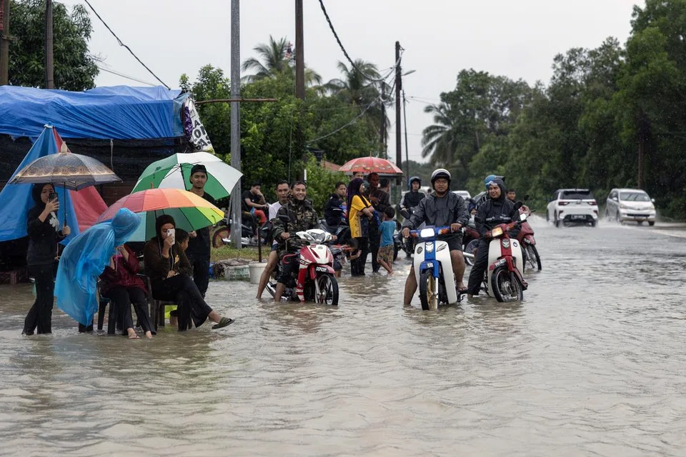 Keadaan semasa di Jalan Kota Bharu-Kuala Terengganu berhampiran Kampung Jerus, Melor, Kelantan.