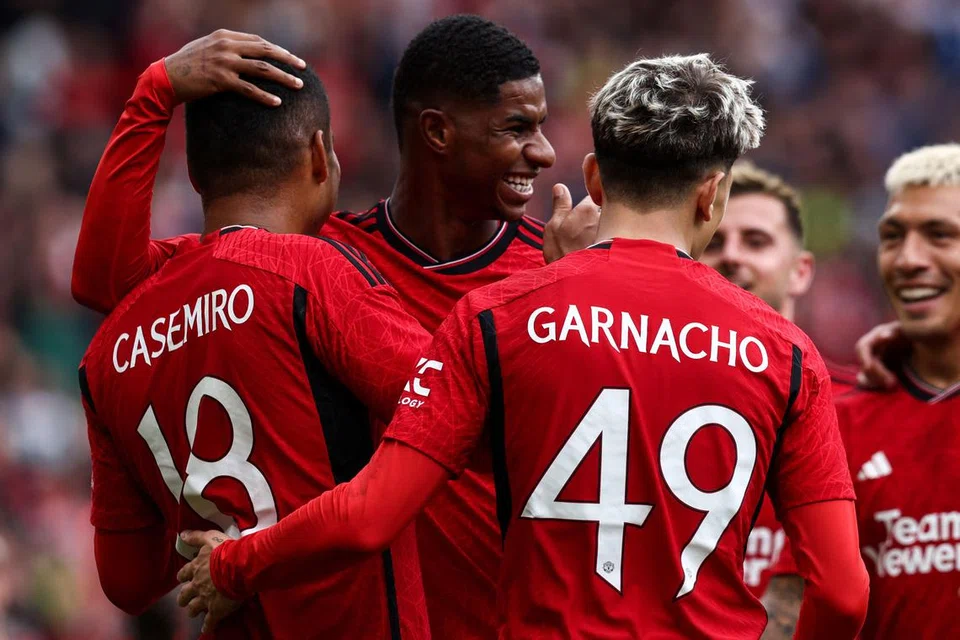 TERUS MANTAP: Skuad Manchester United diramal menang dalam perlawanan EPL pertama mereka musim ini menentang Wolverhampton Wanderers. 