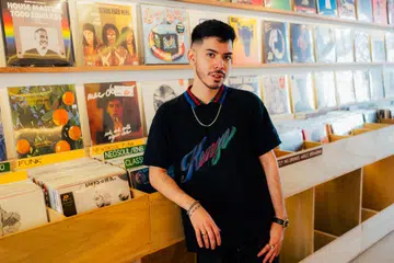 SATUKAN DUA CINTA: omarKENOBI seronok dapat jadi ‘deejay hip-hop’ stesen radio Indiego di samping berkarya dalam program nasional seperti ‘Let’s Celebrate 2024’.