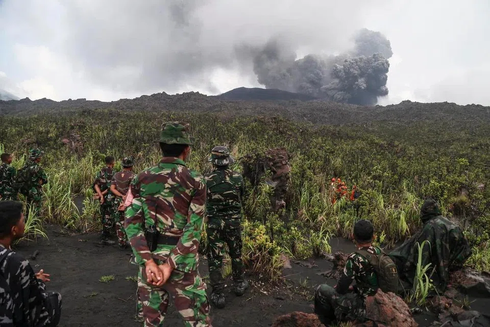 tragedi, gunung dukono, pendaki, singapura