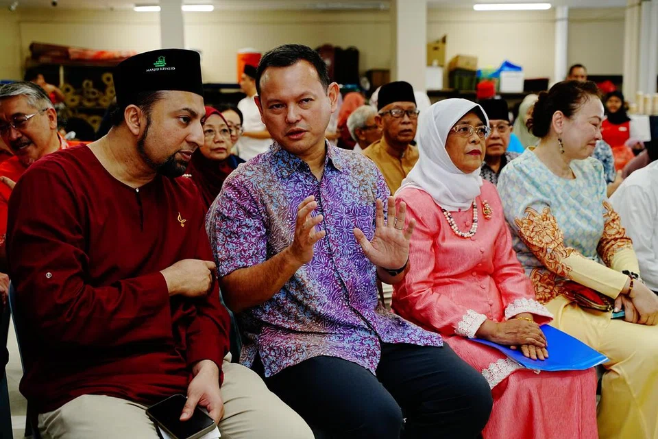 Usaha mengesan penyakit pada peringkat awal merupakan salah satu tumpuan Hari Keluarga Masjid Khalid 2026. Acara itu disertai (dari kiri) Pengerusi Masjid Khalid, Dr Mohamed Ariffin Mohamed Kawaja Kamaludin; Pemangku Menteri Bertanggungjawab bagi Ehwal Masyarakat Islam, Encik Zaqy Mohamad; Mantan Presiden, Puan Halimah Yacob; dan Anggota Parlimen GRC Marine Parade-Braddell Heights, Cik Diana Pang.