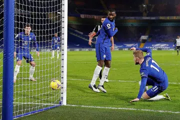 JUMPA BUT JARINGAN: Werner (kanan) mengakhiri kemarau golnya dalam 14 perlawanan ketika menjaringkan gol kedua Chelsea dalam kemenangan 2-0 ke atas Newcastle di Stamford Bridge kelmarin. - Foto AFP 