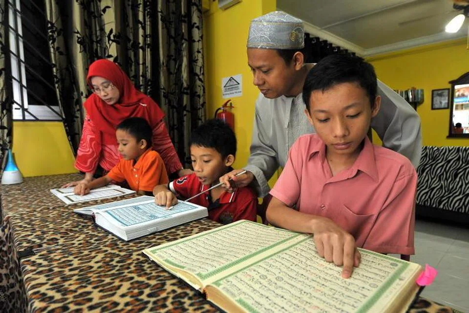 Ini Yang Kau Dapat Dari Jari Jemarimu, sajak, kamaria buang
