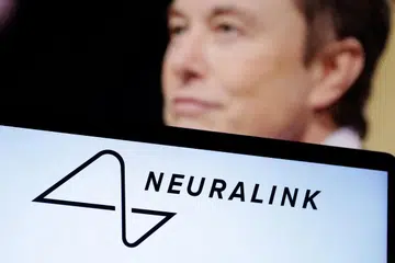 PENCAPAIAN BARU: Neuralink, syarikat pemula milik usahawan Elon Musk telah terima kelulusan mendapatkan peserta bagi ujian implan otaknya untuk pesakit lumpuh.