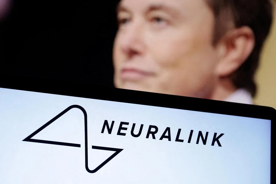 PENCAPAIAN BARU: Neuralink, syarikat pemula milik usahawan Elon Musk telah terima kelulusan mendapatkan peserta bagi ujian implan otaknya untuk pesakit lumpuh.