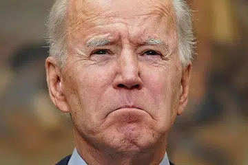 ANTARA KEADILAN, MANGSA DAN ISTANA: Presiden Joe Biden (gambar atas), menerusi Pejabat Pengarah Risikan Nasional Amerika Syarikat, membentangkan laporan risikan lewat bulan lalu menyatakan bahawa operasi untuk "menangkap atau membunuh" Allahyarham Jamal Khashoggi telah mendapat kebenaran Putera Mahkota Mohammed bin Salman dan penulis pojok akhbar The Washington Post itu maut semasa berada dalam Konsulat Arab Saudi di Istanbul, Turkey pada 2 Oktober 2018, dipercayai didera sebelum dipenggal oleh sepasukan individu. - Foto AFP