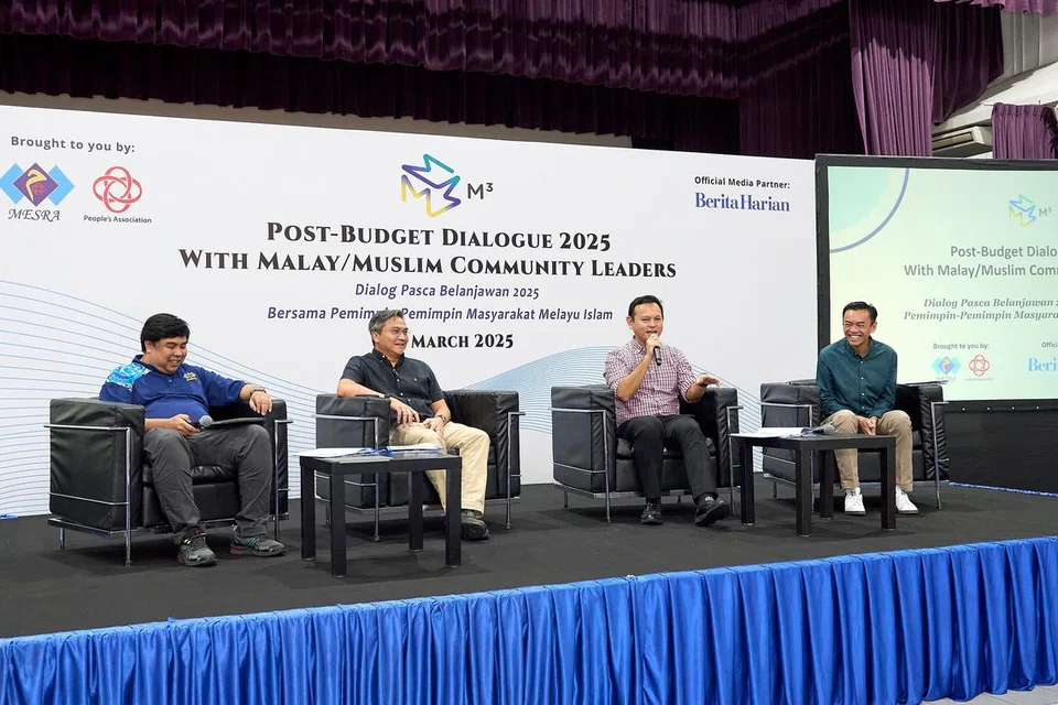 (Dari kanan) Anggota Parlimen (AP) GRC Jalan Besar, Dr Wan Rizal Wan Zakariah; Menteri Negara Kanan (Pertahanan merangkap Tenaga Manusia), Encik Zaqy Mohamad; dan AP GRC Bishan-Toa Payoh, Encik Saktiandi Supaat; merupakan anggota panel bagi Dialog Pasca-Belanjawan M Kuasa Tiga (M³) bersama anggota Majlis Jawatankuasa Eksekutif Kegiatan Melayu Persatuan Rakyat (PA Mesra) Encik Razali Puasa, selaku moderator.