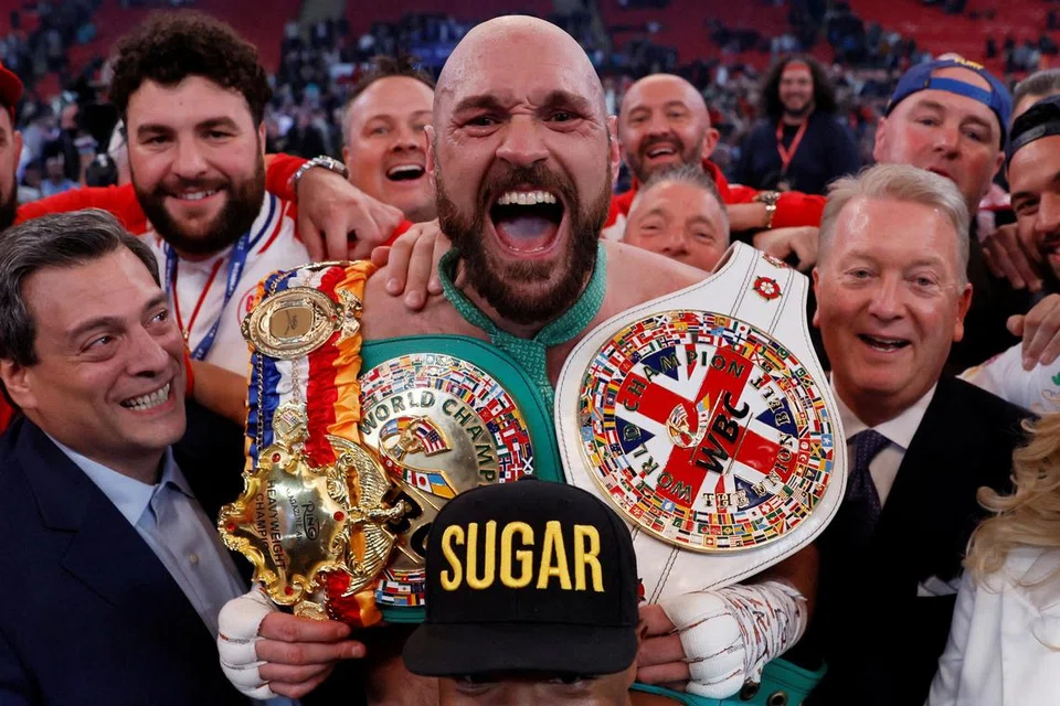 Petinju Britain, Tyson Fury, menyusul di tempat ketiga, menjana hadiah wang tunai berjumlah $140 juta.