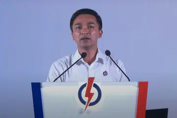 Calon baru pasukan Parti Tindakan Rakyat (PAP) bagi GRC Sengkang, Profesor Madya Dr Elmie Nekmat, berkata pasukannya akan memastikan pembangunan bandar Sengkang akan berterusan dan tidak terhenti, semasa berucap di rapat pilihan raya umum 2025 (GE2025) di Sekolah Menengah North Vista.