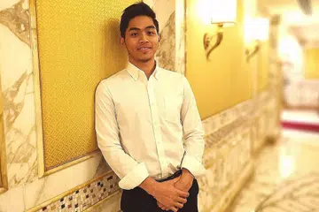 INGIN SUMBANG KEPADA MASYARAKAT: Encik Salleh berkata beliau ghairah pulang ke Singapura selepas sedekad di rantauan dan ingin memberi sumbangan kepada masyarakat, menggunakan pengalaman dan ilmu yang ditimba di rantauan. - Foto BH oleh NORMAN SAWI