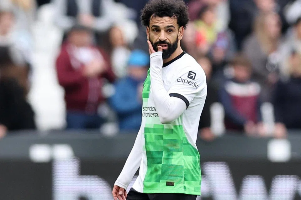 Masa depan pemain sayap Liverpool, Mohamed Salah, kelihatan tidak menentu dengan kontraknya yang hampir tamat. Namun, ramai jangkakan bahawa keputusan tidak akan dibuat sehingga pengarah sukan baru mereka, Richard Hughes, dan pengurus baru mereka, Arne Slot, dilantik secara rasmi. 