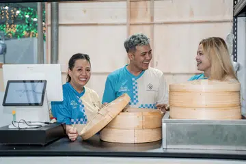 (Dari kiri) Pemilik Caffeine & Foam, Cik Rosnani Jumaat, dan Encik Shahrudy Sahrudin, bersama pemilik Roti Awan dari Pulau Pinang, Cik Hasniza Salleh. Gerai mereka terletak di Bazar Raya Geylang Serai, yang berlangsung selama 33 hari. 