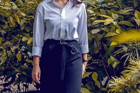 PECAH HALANGAN: Meskipun bidang kejuruteraan dikuasai oleh golongan lelaki, pencapaian pingat perak dalam pertandingan WSS 2021 telah memberi Cik Khairunnisa keyakinan untuk terus menceburi bidang tersebut. - Foto BM oleh NUR DIYANA TAHA
