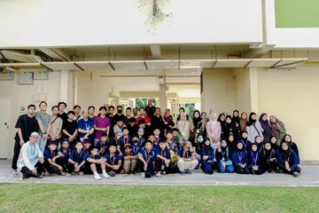 Projek ‘Spread Kindness’ melibatkan kakitangan Masjid Alkaff Kampung Melayu, Lembaga Pentabir Masjid (LPM) masjid itu, dan pelajar aLIVE. Befrienders (pendamping) dan belia juga turut bergotong-royong mengagih bubur masjid kepada penduduk di Blok 618 dan 619 Bedok Reservoir Road. 