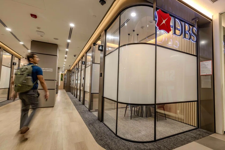 KEMAMPANAN ALAM SEKITAR: Mulai 2017, DBS telah mengusahakan pelbagai daya usaha untuk memperbaharui cawangan yang dikendalikan kakitangan mereka supaya lebih mesra alam.