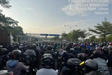 Kesesakan di Zon Motosikal Kompleks Imigresen, Kastam dan Kuarantin (ICQ) Bangunan Sultan Iskandar dan Kompleks Sultan Abu Bakar, Johor Bahru.