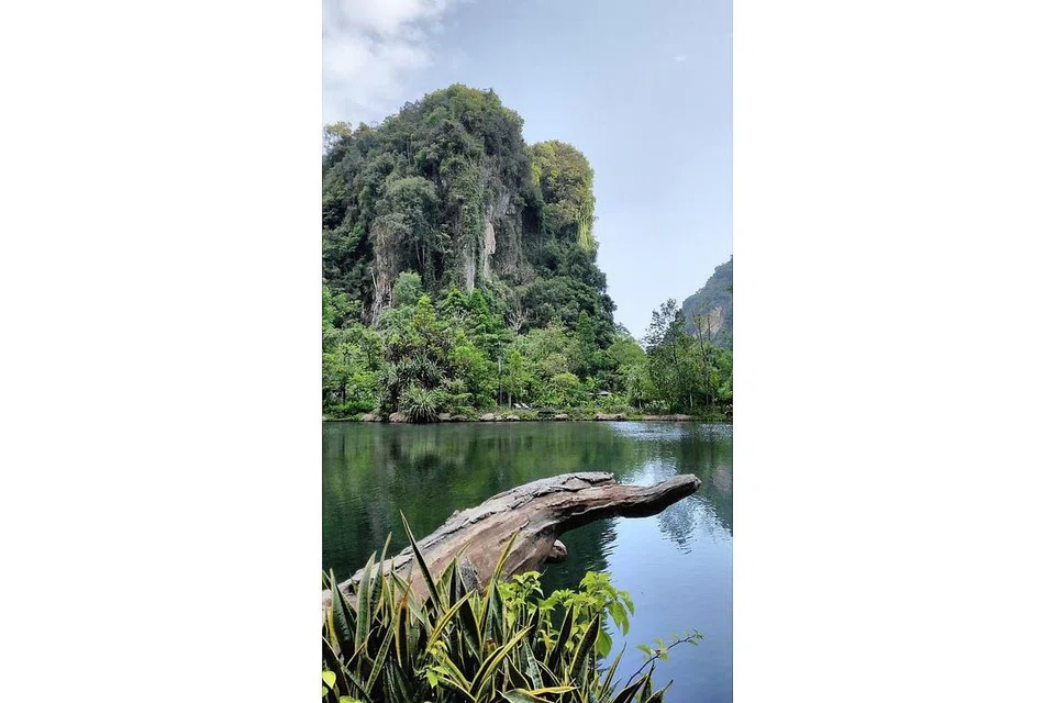 SUASANA SEPI: The Banjaran Hotsprings Retreat di Perak menambat hati wartawan dan isteri sewaktu berhujung minggu di sana baru-baru ini.